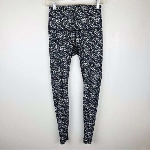 Lululemon Shine Tight Roll Dow Shimmy Shimmer Black White Size 8 - Picture 3 of 9